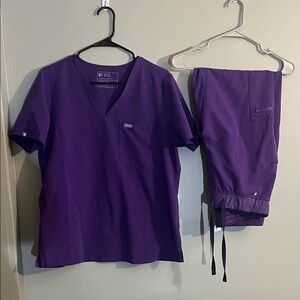 Figs Vivid Purple Scrub Ensemble